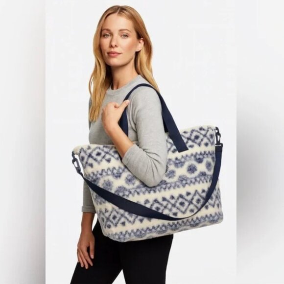 PINK Victoria's Secret Sherpa Teddy Duffel Bag Tote & Weekender - NWT - Picture 2 of 6